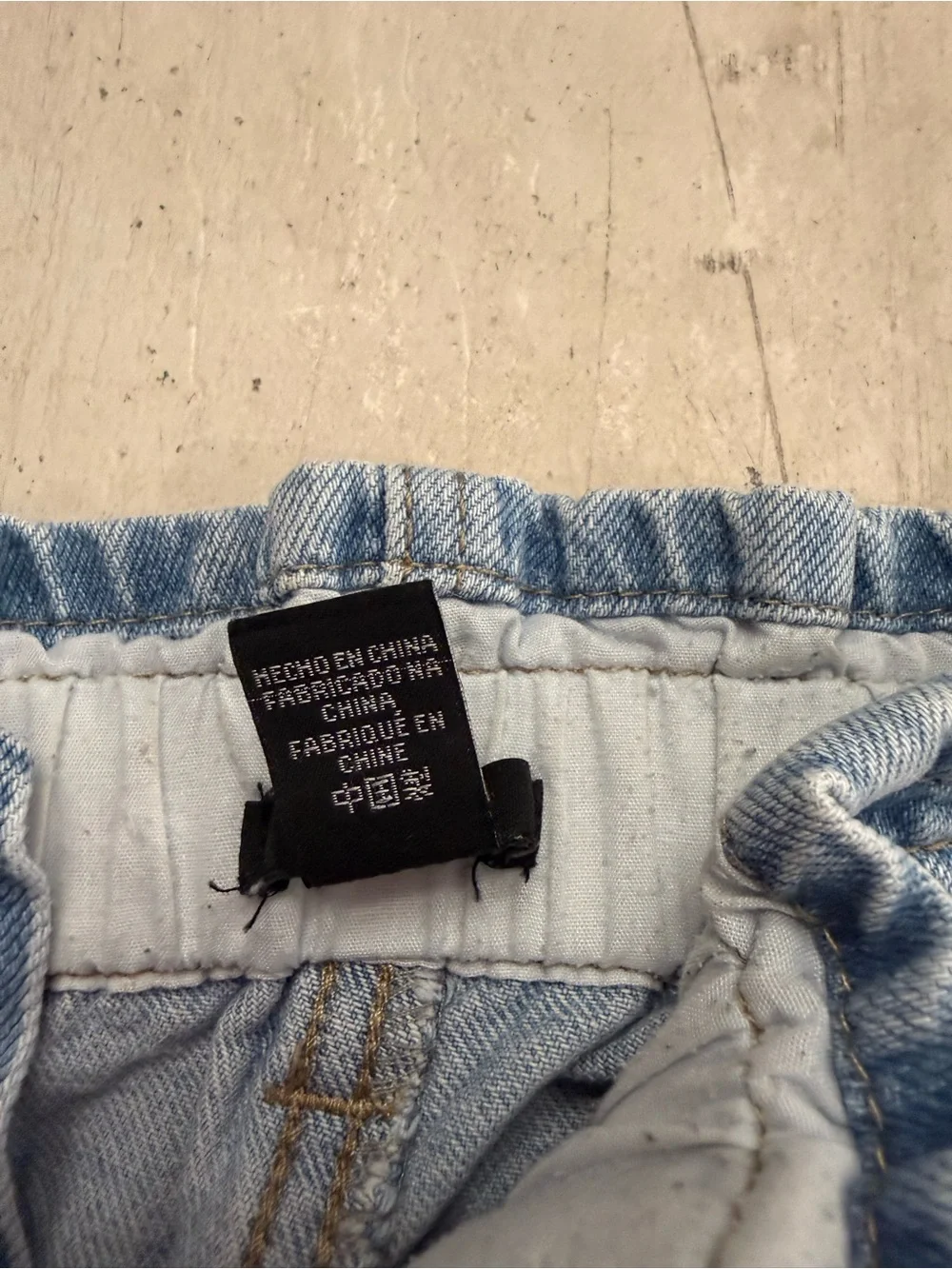 Forever 21 Girls Light Wash Distressed Straight Leg Jeans Size 9/10